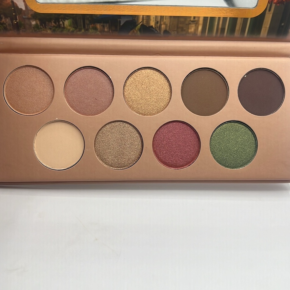 Essence Bonjour Montreal  Eyeshadow Palette